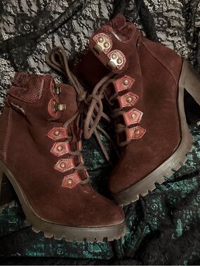 Women's Burgundy Suede Lace-Up Heeled Booties